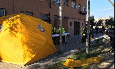 Muy grave una joven en Madrid tras ser apuñalada y caer por una ventana