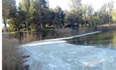 La laguna de Velilla de San Antonio amanece con nuevos vertidos