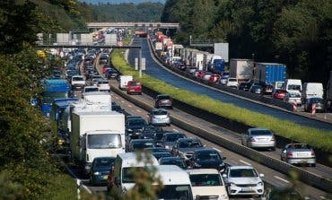 Las carreteras madrileñas presentan hasta 40 kilómetros de retenciones