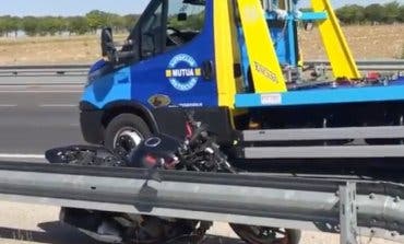 Muere un motorista al impactar contra un guardarraíl en la M-407