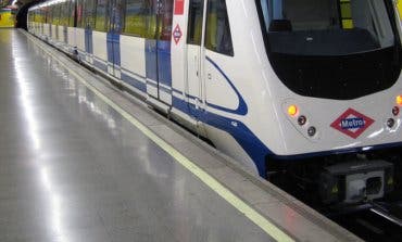 Un maquinista del Metro sufre una crisis de ansiedad al ser atacado por grafiteros