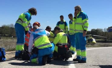 Herido muy grave un motorista al chocar contra un coche