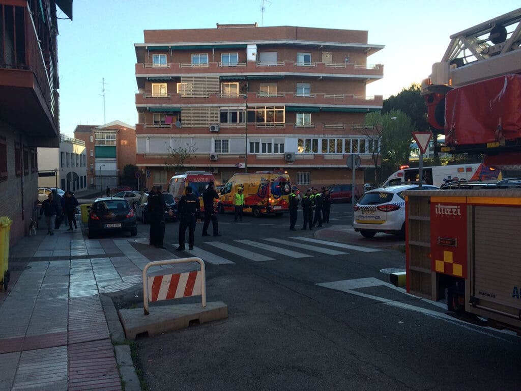 Un incendio sorprende dormida a una mujer en San Blas