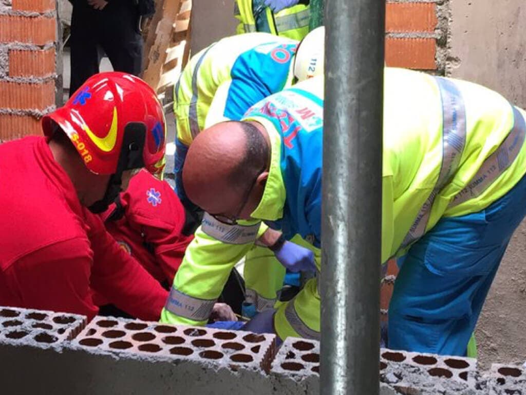 En estado critico un trabajador tras caer desde 8 metros de altura