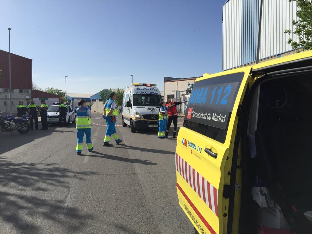 Muere un motorista de 30 años al chocar con una farola