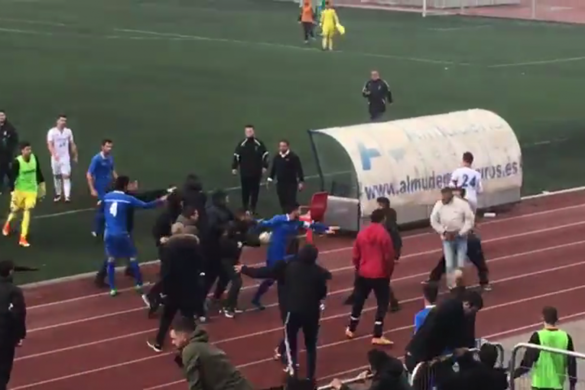 Pelea multitudinaria en el partido entre el San Fernando y el Alcalá