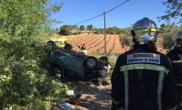 Tres jóvenes heridos tras volcar su coche en la A-3