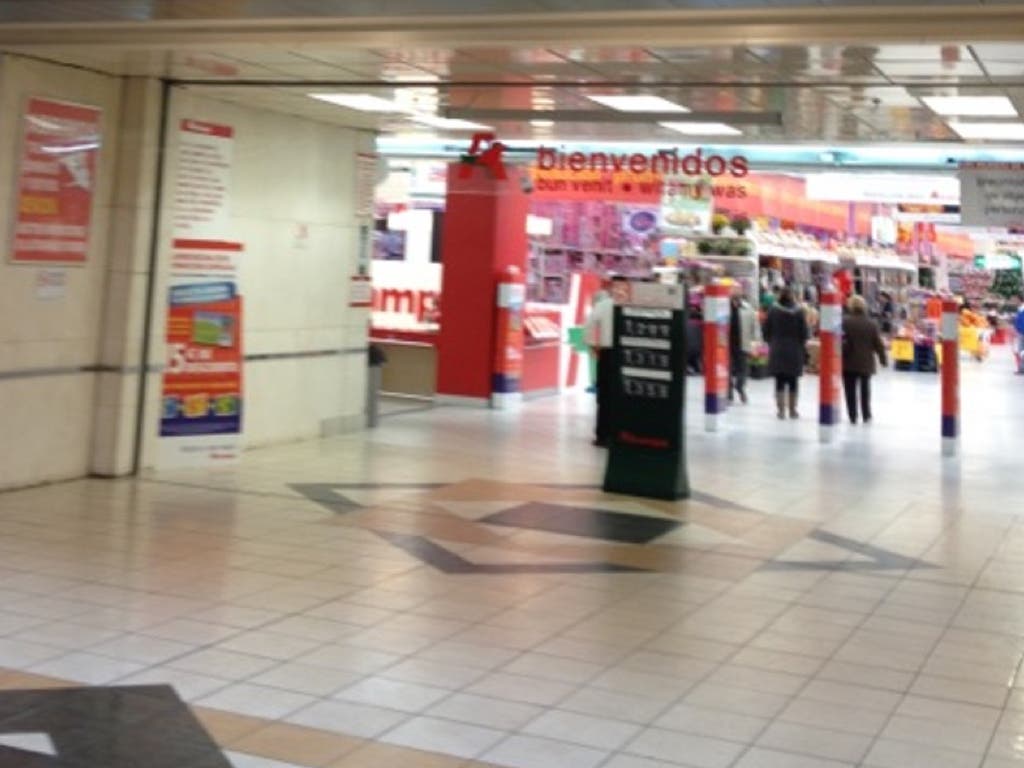 Muere un vigilante en un centro comercial de Alcalá de Henares
