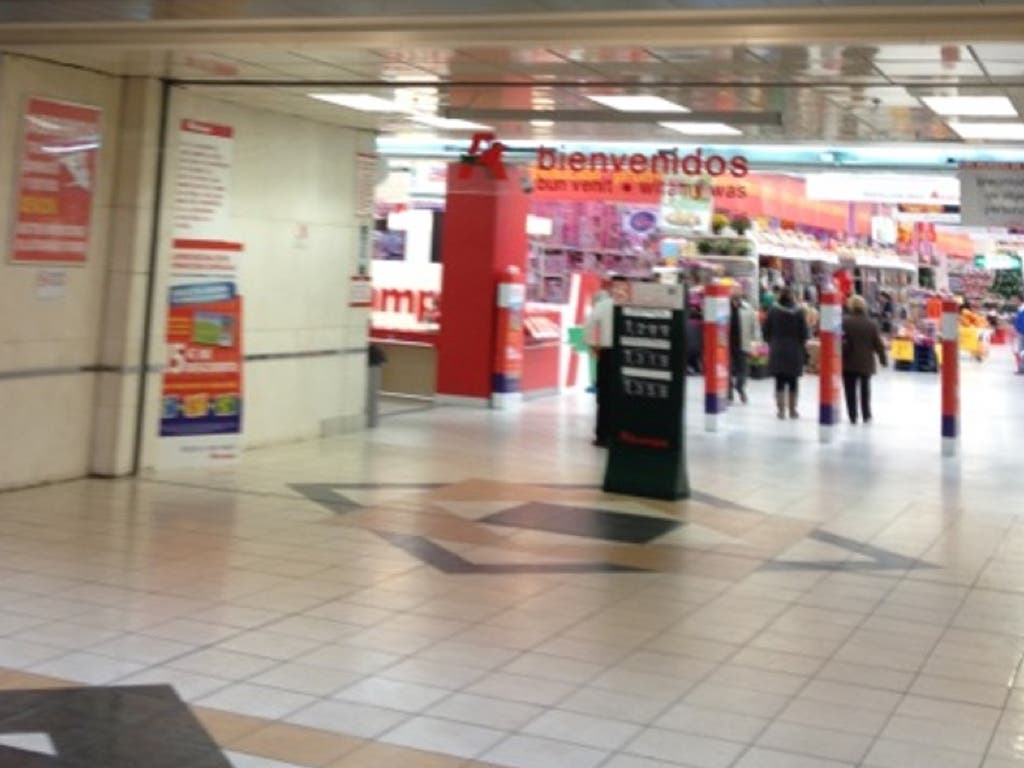 Muere un vigilante en un centro comercial de Alcalá de Henares