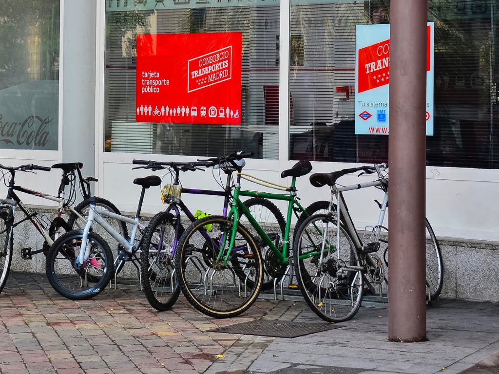 Sorprendidos robando bicicletas en las estaciones de Cercanías de Torrejón