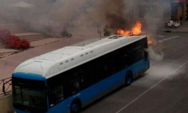 Explota un autobús de la EMT en Entrevías