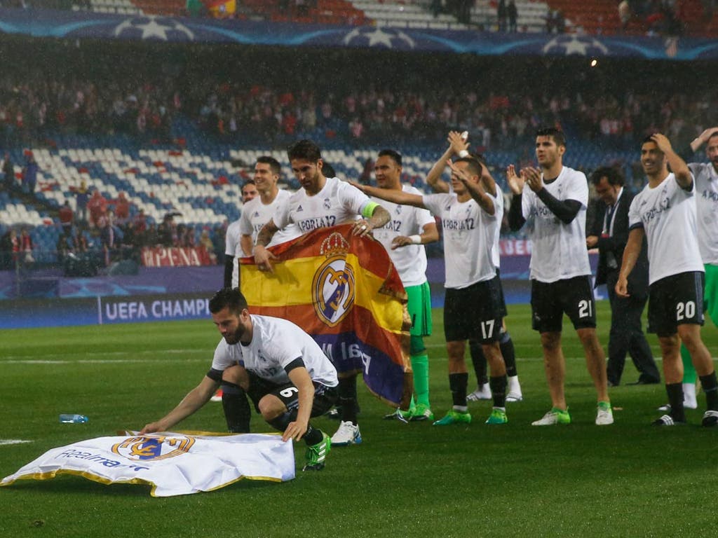 El alcalaíno Nacho explica por qué colocó la bandera en el Calderón