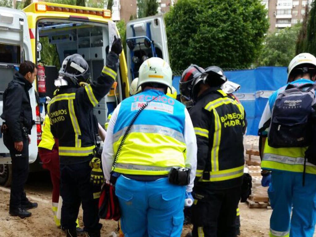 Herido grave un trabajador tras caerse y clavarse una varilla de ferralla