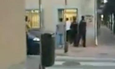 Se atrinchera con una pistola en una peluquería