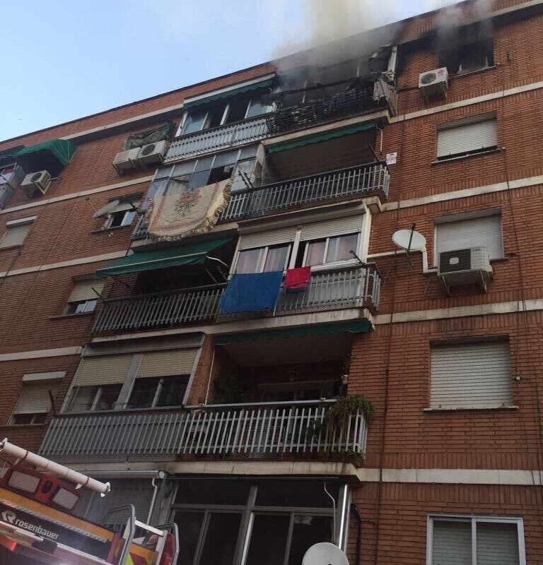 Aparatoso incendio en una vivienda de Torrejón