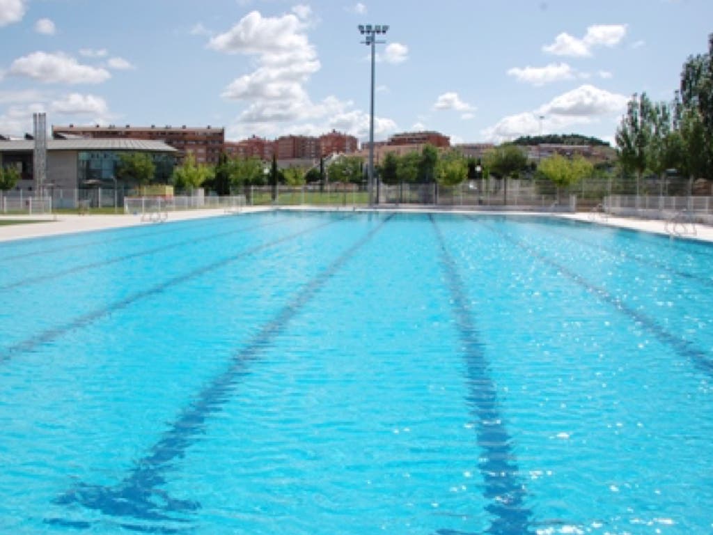 Tres socorristas de la piscina de Arganda, imputados por la muerte de un menor