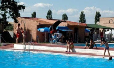 Un menor, en estado grave tras ahogarse en la piscina de Azuqueca