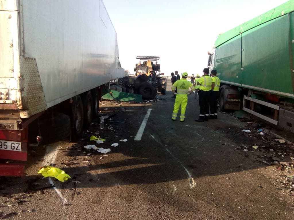 Un choque entre dos camiones en la A-2 (Guadalajara) deja dos heridos