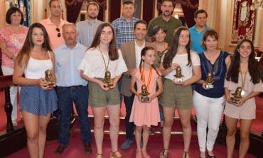 Alcalá reconoce el trabajo y los éxitos de siete deportistas locales