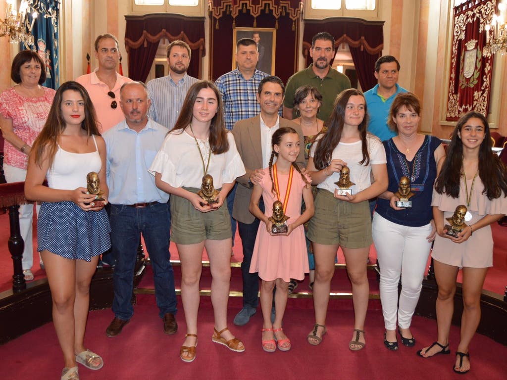 Alcalá reconoce el trabajo y los éxitos de siete deportistas locales
