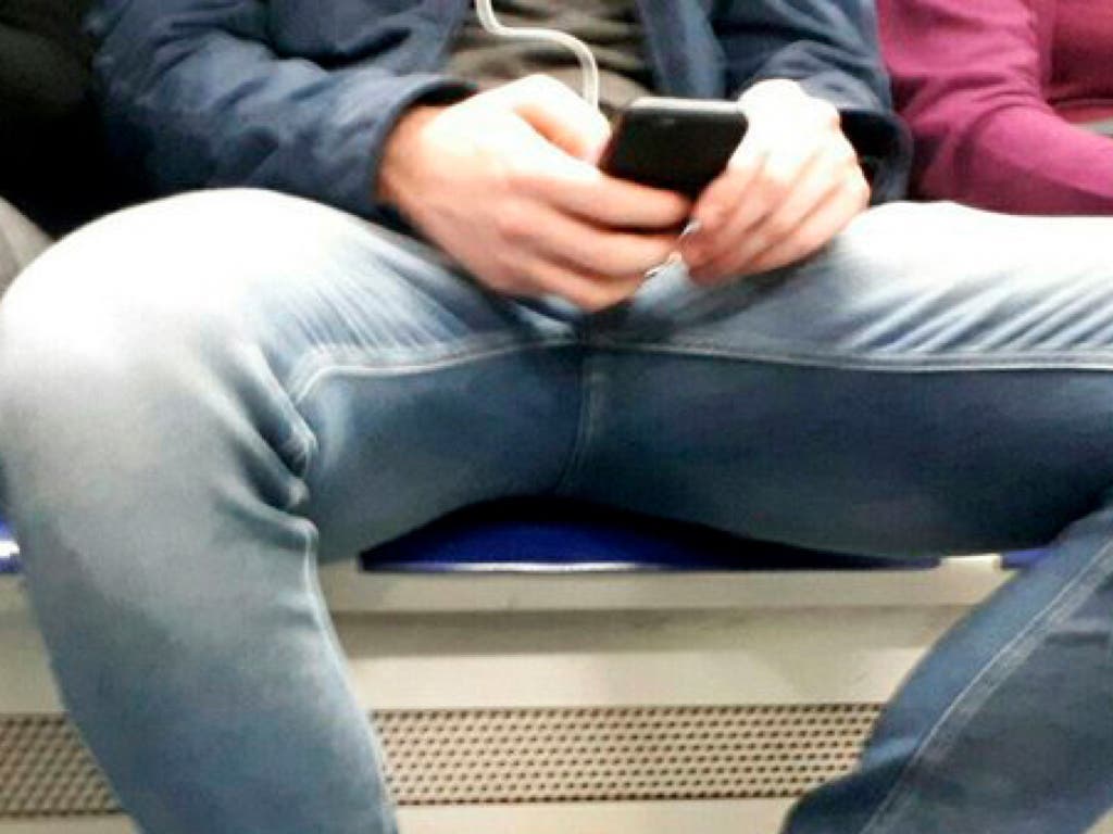Piden acabar con el «despatarre» de los hombres en el Metro de Madrid