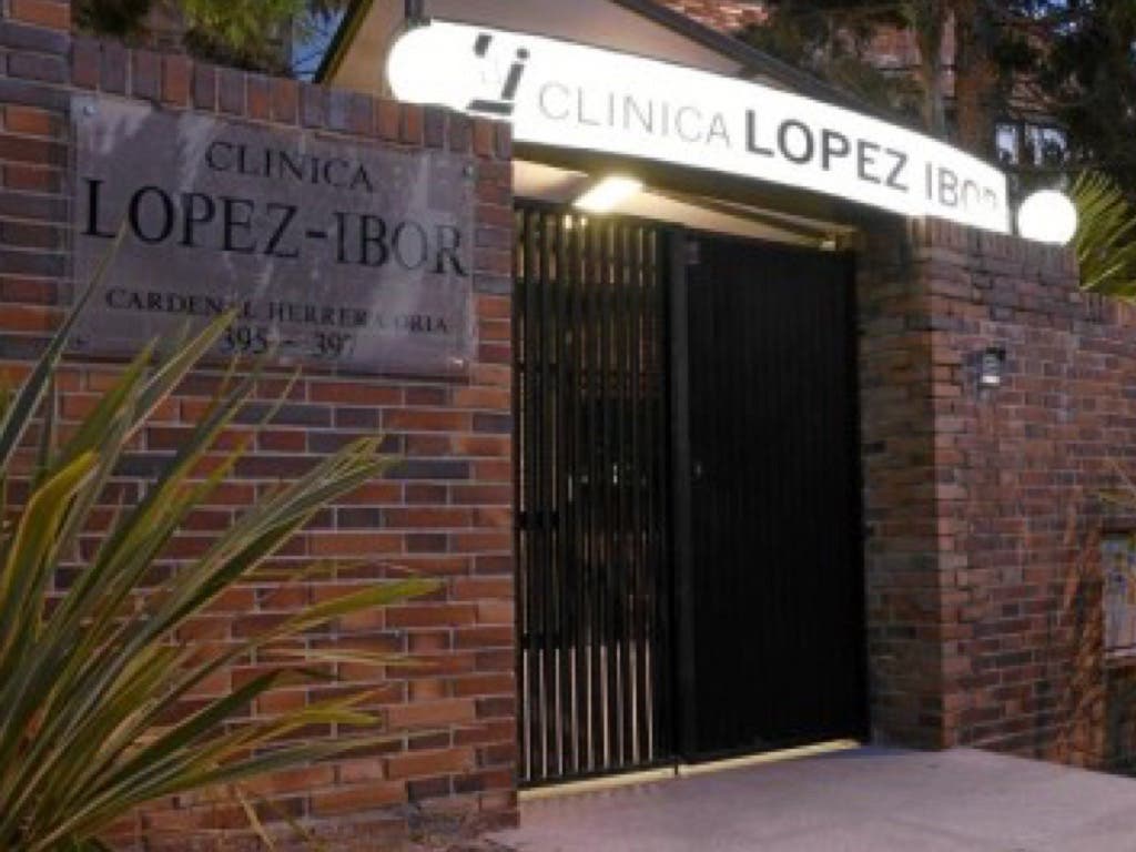 A prisión por apuñalar a su mujer en la clínica López Ibor