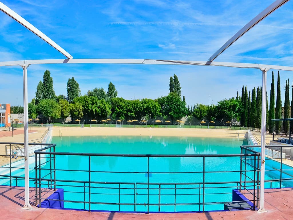La única piscina de olas pública de Madrid está en Torrejón