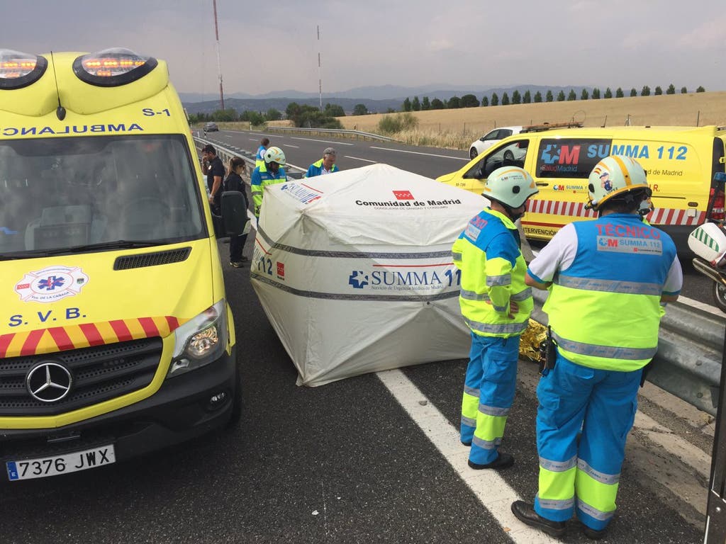 Muere un motorista al chocar contra un quitamiedos en la M-503