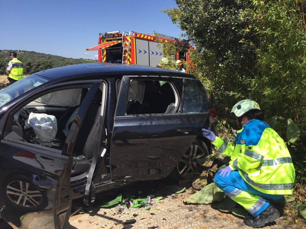 Dos muertos en un choque frontal entre un coche y una moto