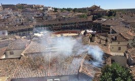 Incendio en la famosa Plaza Mayor de Chinchón
