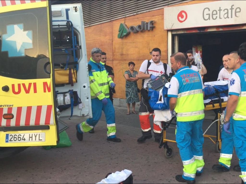 Un hombre cae por el hueco de unas escaleras mecánicas en Madrid