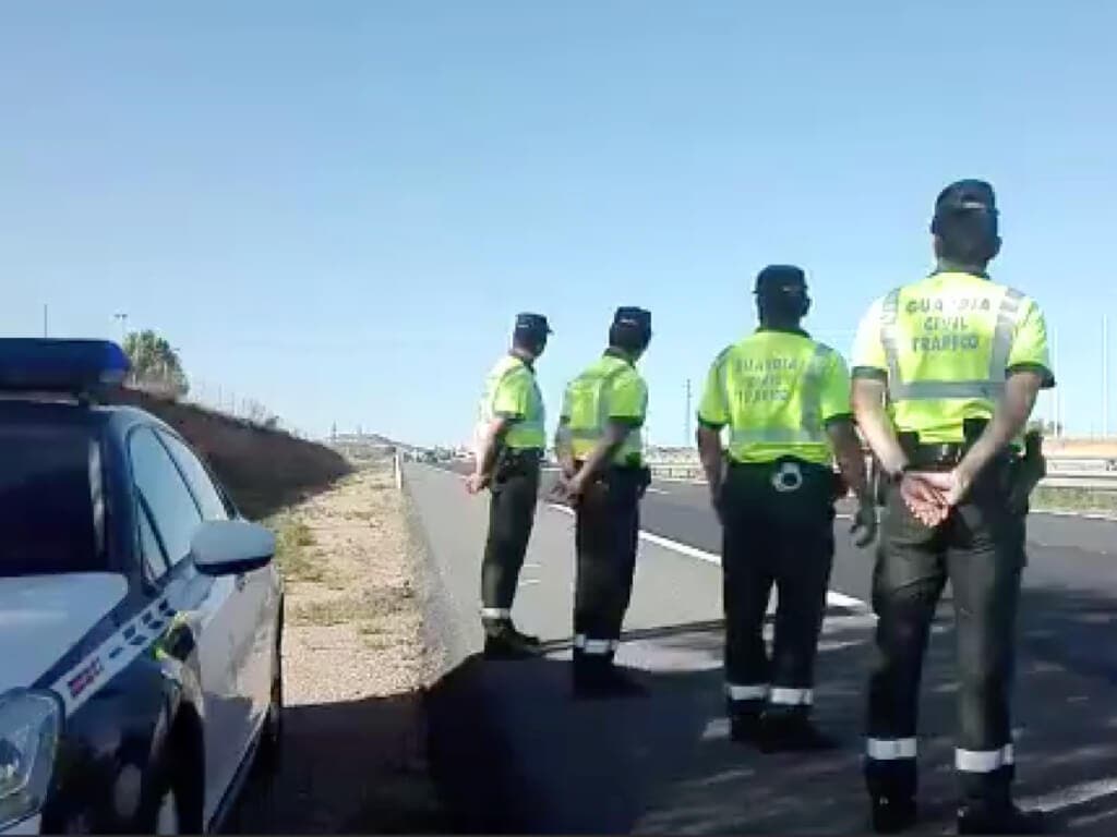 El hermoso gesto de unos compañeros del guardia civil fallecido en la A-1