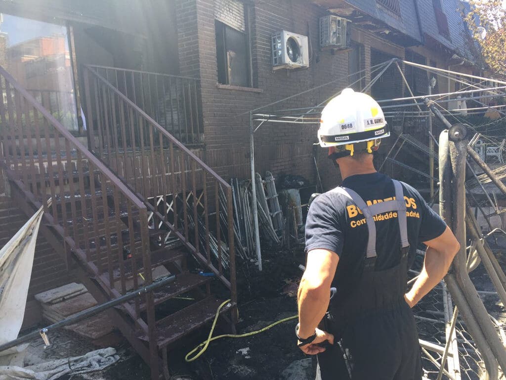 Un hombre se quema la cara y las manos tras un incendio en su vivienda