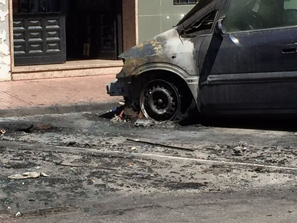 Un incendio calcina tres vehículos en Alcalá de Henares