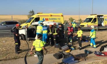 Una mujer herida grave tras volcar una furgoneta en la M-50