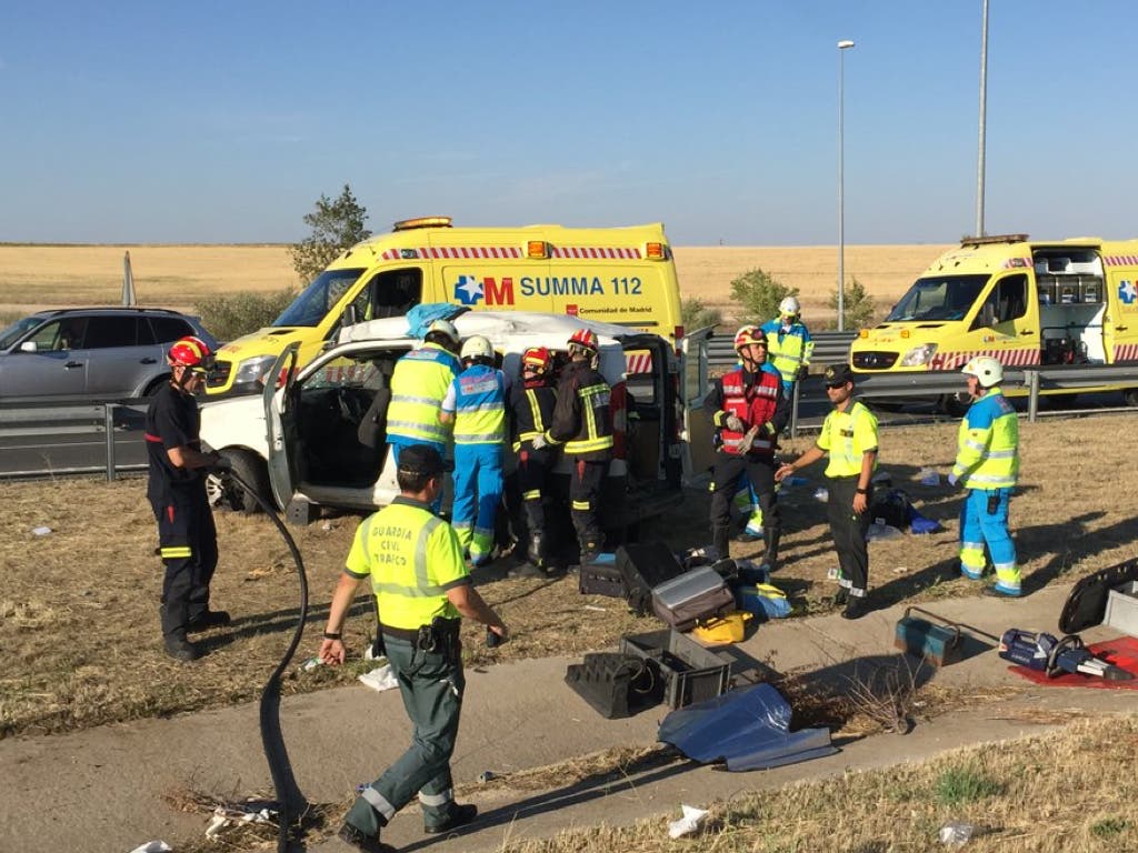 Una mujer herida grave tras volcar una furgoneta en la M-50