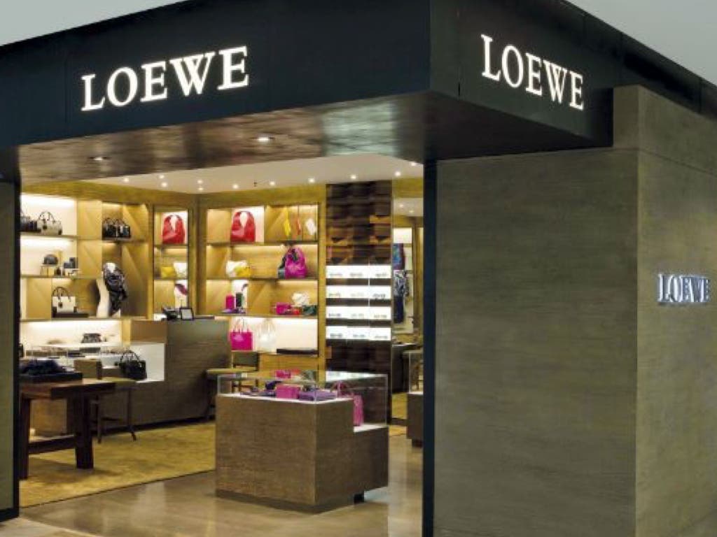 Roban en Madrid un camión con 2.500 bolsos de Loewe a punta de pistola