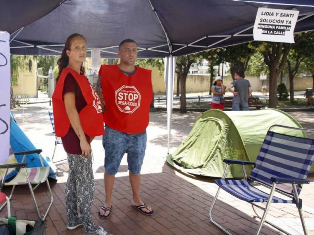 Una pareja acampada tras ser desahuciada pierde el bebé que esperaba