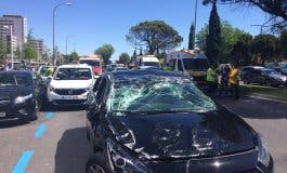 Cuatro heridos tras chocar un coche de Uber contra un taxi en Madrid