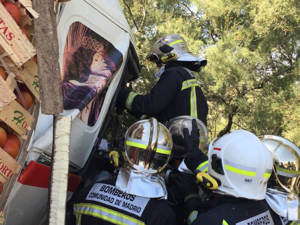 Un choque entre tres camiones deja tres heridos y obliga a cortar la A-4