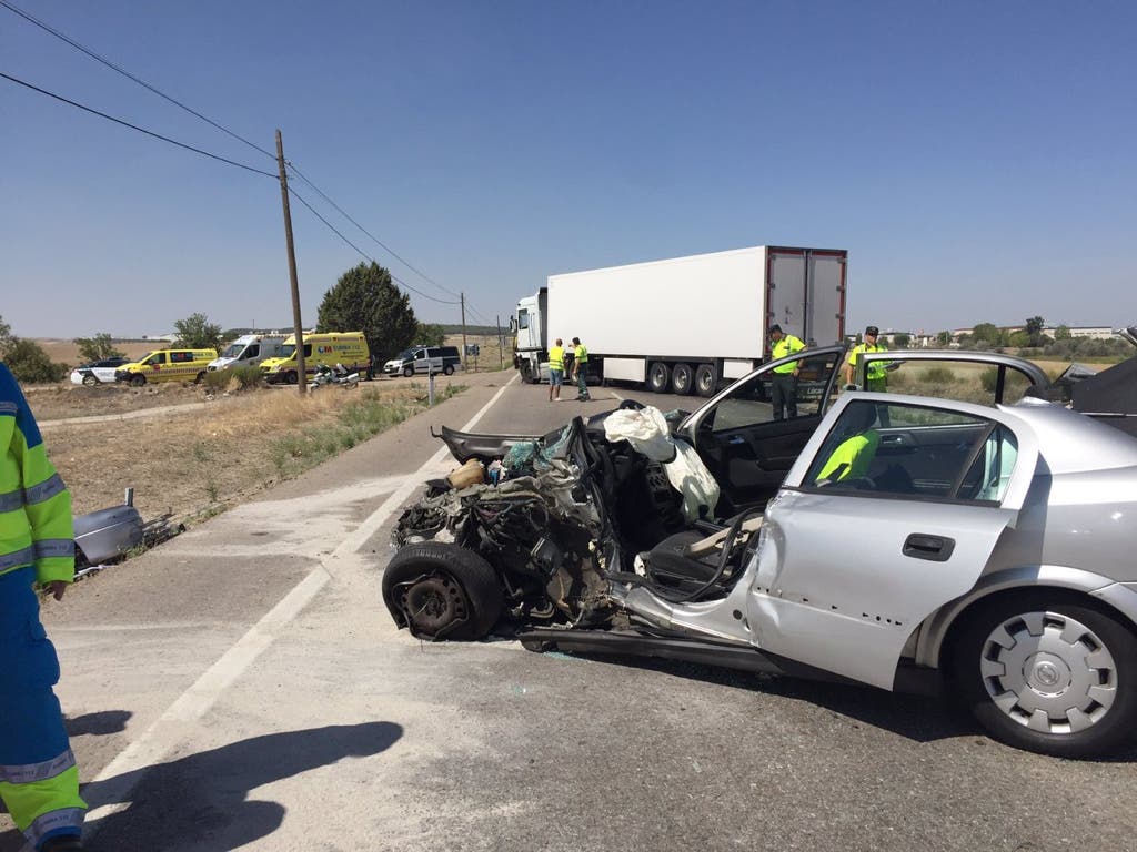 Grave accidente entre un coche y un camión este sábado en Madrid