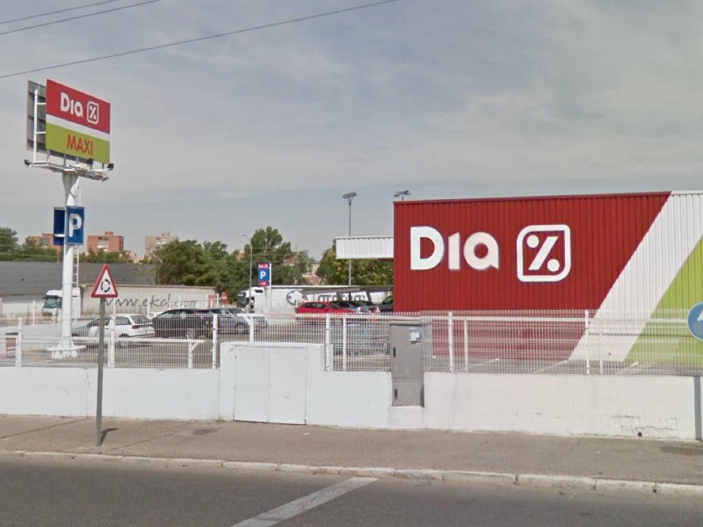 Una mujer, intoxicada tras un incendio en un supermercado de Guadalajara