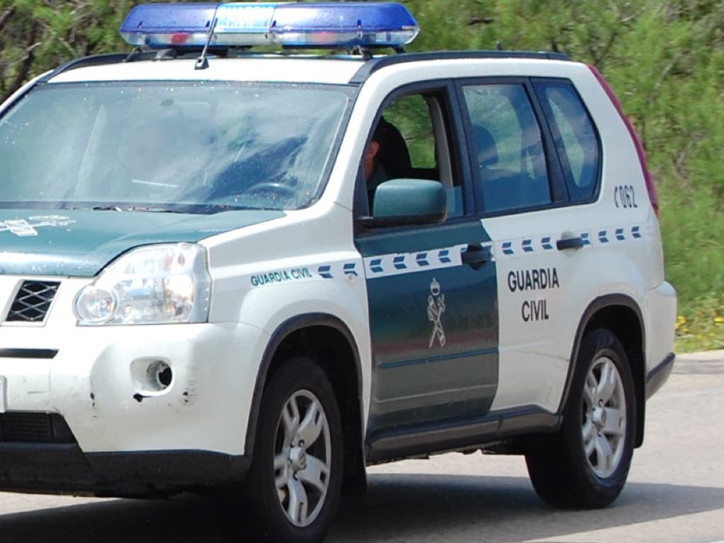 Roba un coche con dos menores dentro, que ya están a salvo 