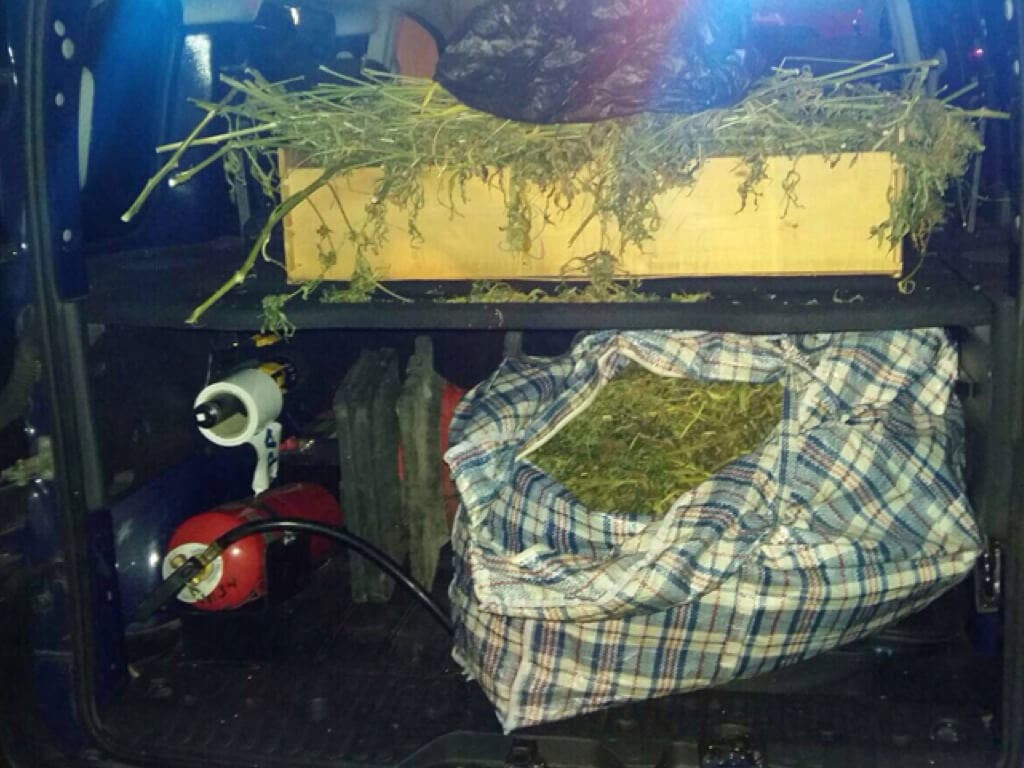 Tres detenidos con 20 kilos de marihuana en una furgoneta