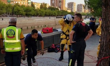 En estado grave tras caer al Manzanares desde 8 metros de altura