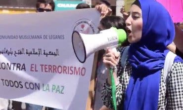 Concentración de musulmanes en Sol al grito de «Todos somos Barcelona»