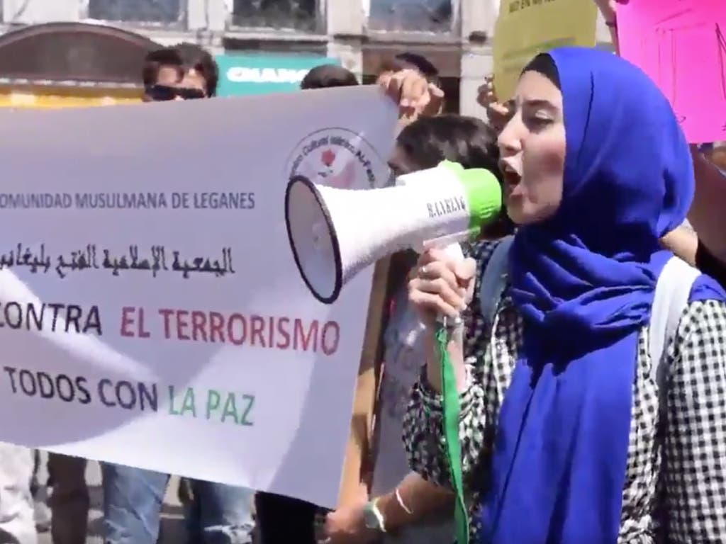 Concentración de musulmanes en Sol al grito de «Todos somos Barcelona»