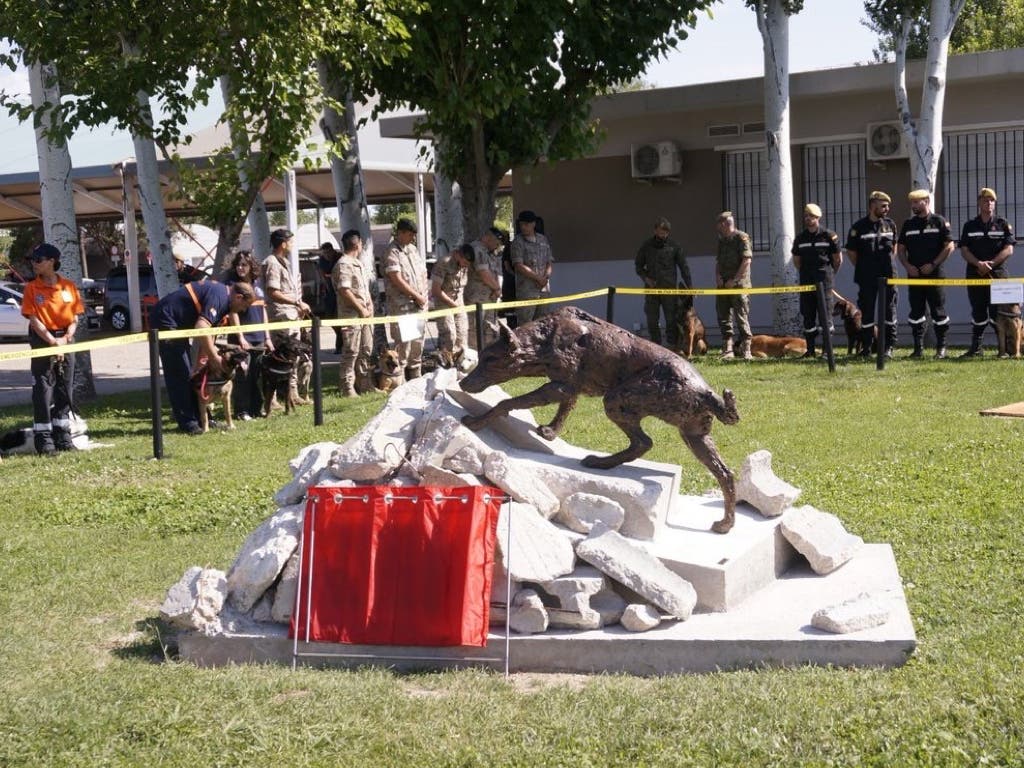 La UME rinde homenaje en Torrejón a los perros que salvan vidas