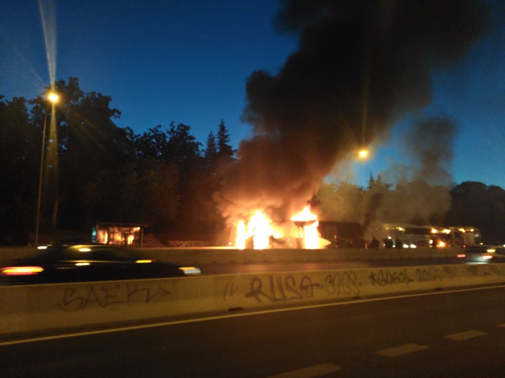 Arde un autobús interurbano en la A-6