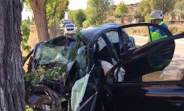 Muere un hombre tras chocar su coche contra un árbol